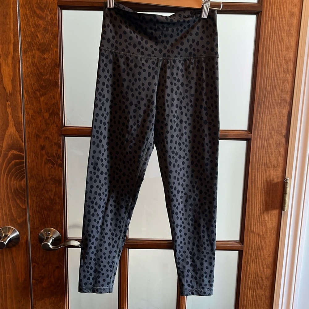 Aerie leggings size Medium. Gray/black cheetah print.